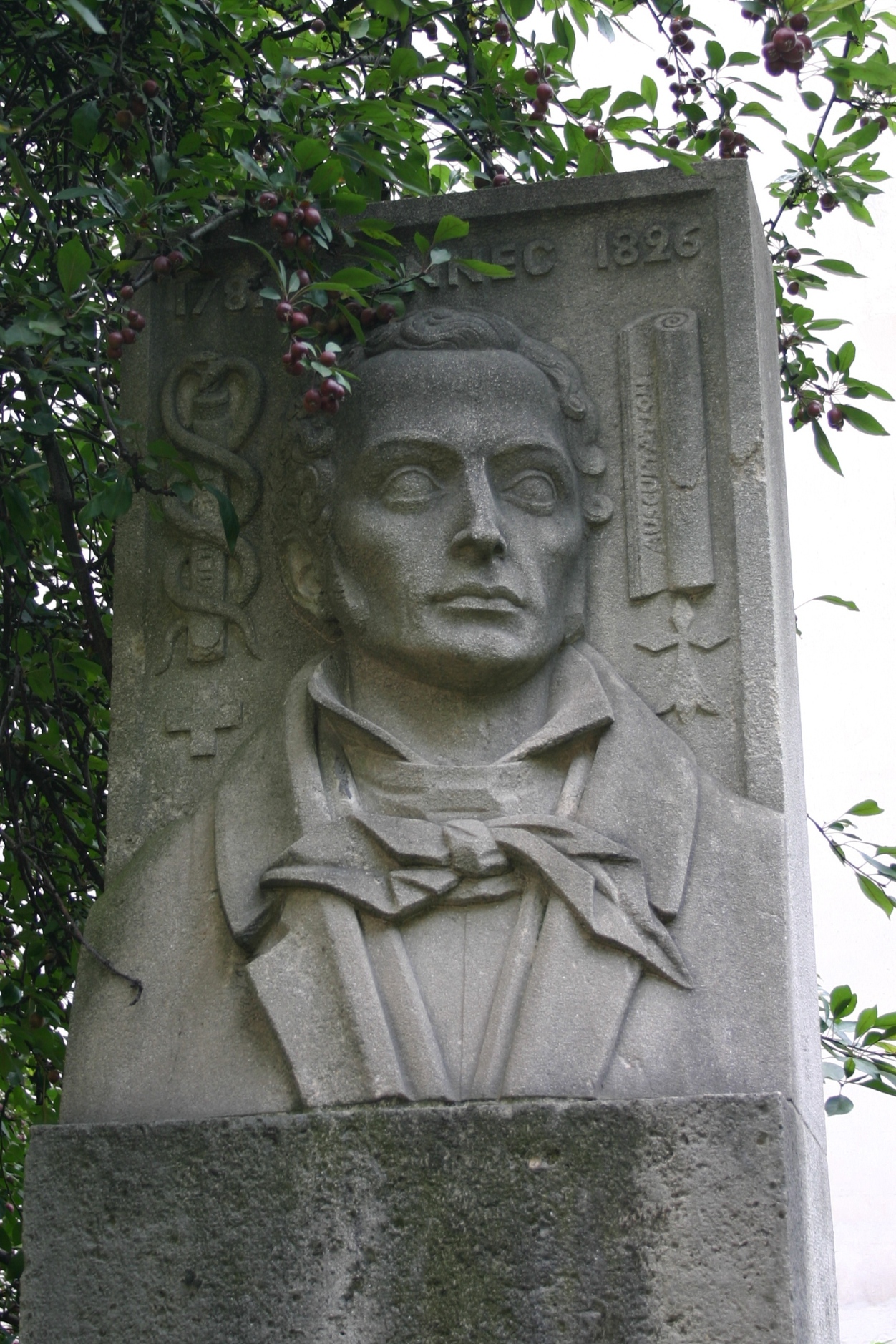 René Laennec's bas-relief, Paris (3).JPG